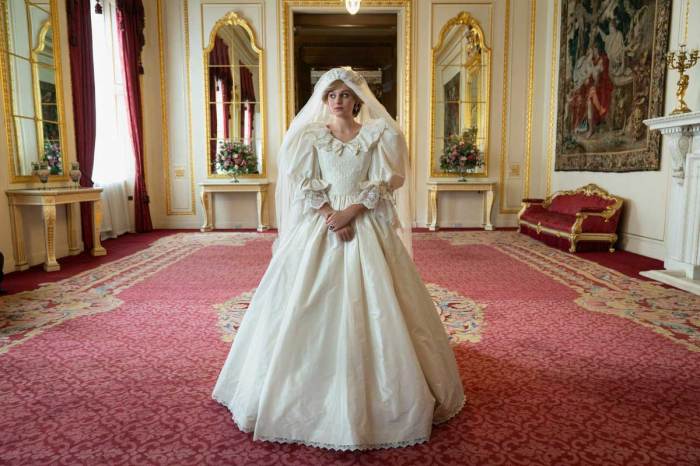 Who designed princess diana's wedding dress